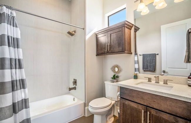 Luxury Downtown Home w Rooftop Deck in the Skyline - Foto 7