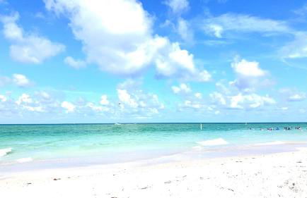 Beautiful Waterfront Home Less Than 7 mins to Beaches - Foto 1