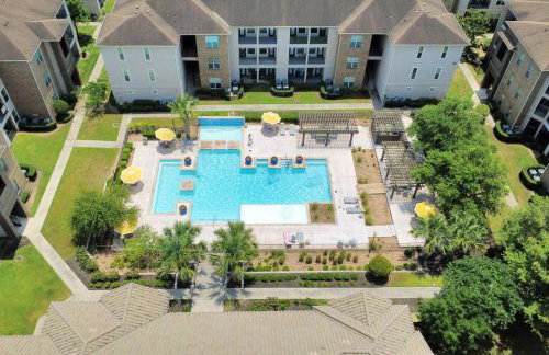 LUX Resort Inspired 2BR Near Houston Pool Gym - Foto 2
