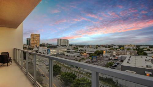 Elegant Condo 2BR w Beautiful City Views - Foto 2