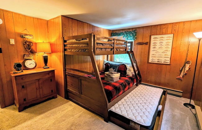 Harmony Cottage by Avantstay Lake Access, Hot Tub, Fire Pit, & Game Room - Foto 25