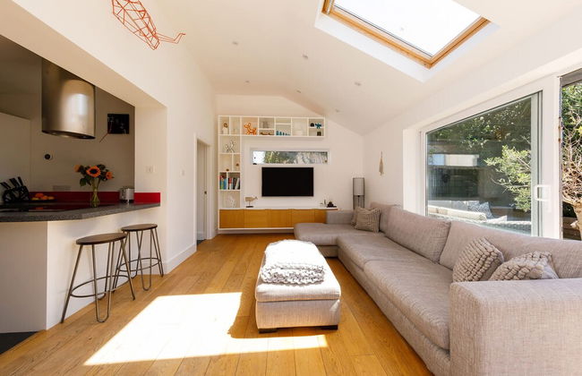 Gorgeous Home for 12 - Walk to Beach - Sea View - Photo 70