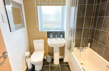 Luxury 3 Bedroom House With FREE Parking - Foto 11