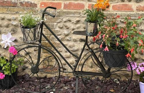 Cosy Flint Cottage - Photo 35