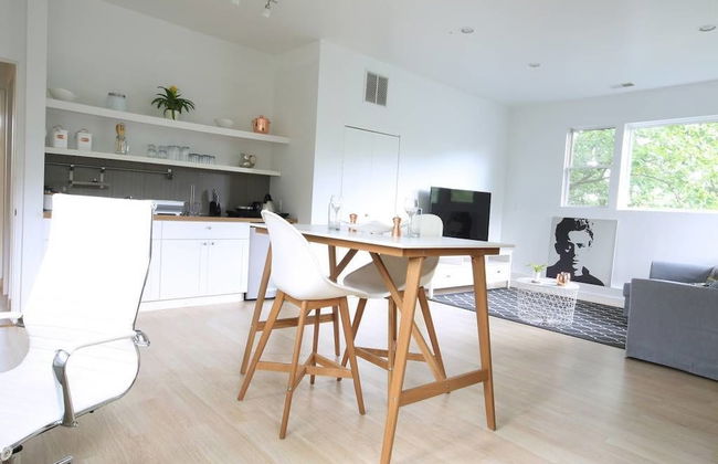 Argyle Penthouse Chic 1BR Apt 2 Sofabed - Photo 4