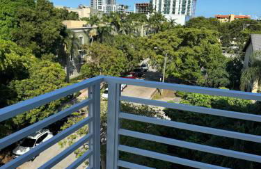 NEW Modern Condo FREE Parking & High Speed Wifi - Foto 6