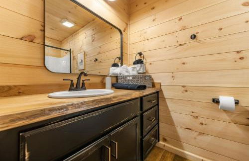 Family fun, romantic Hot Tub, Firepit, King Bed 15 min from Blue Ridge & Ellijay - Foto 28