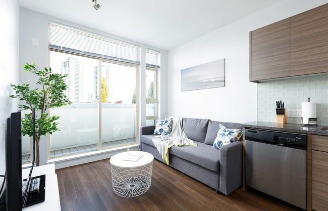 Surrey Center Cozy Condo - Photo 9