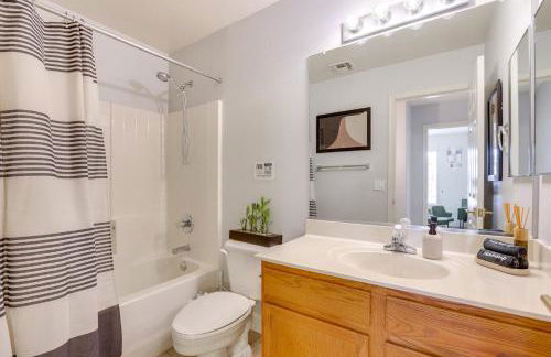 Spacious and Fenced Yard Pet-Friendly Surprise Home - Foto 17