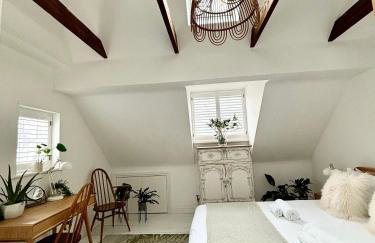 Stunning 3 bedroom & 2 bathroom cottage with patio - Foto 11