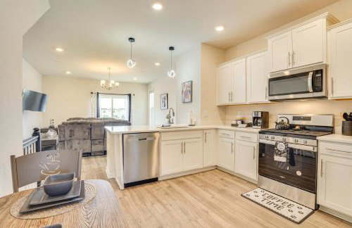 Frederick Townhome with Balcony, Close to Parks! - Foto 6
