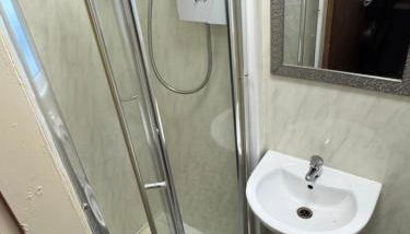 Snug Studio - Minutes Walking from Pleasure Beach - Burlington Road - Foto 2, Shower