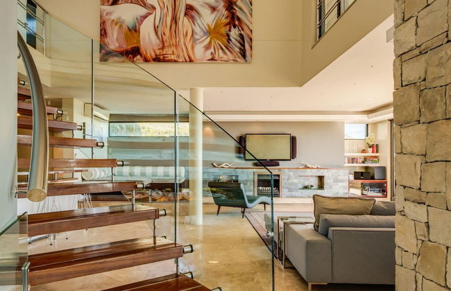 Multi-level Family Villa w Private Pool Views Lions Crest - Foto 10