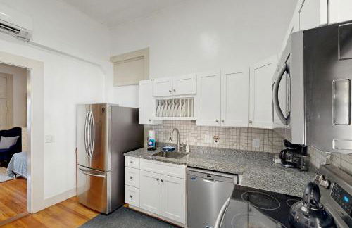 Downtown duplex with patio, enclosed backyard, washer/dryer, streaming, AC, WiFi - Foto 8