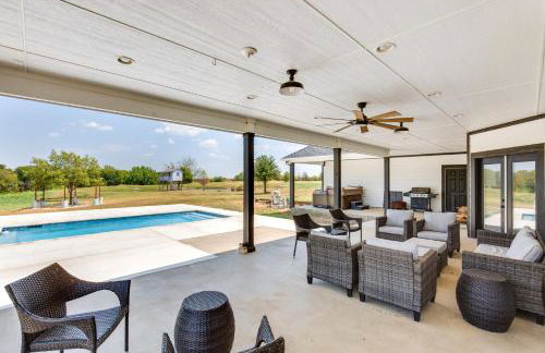 Unwind Fireside Wills Point Gem with Hot Tub and Pond - Foto 29