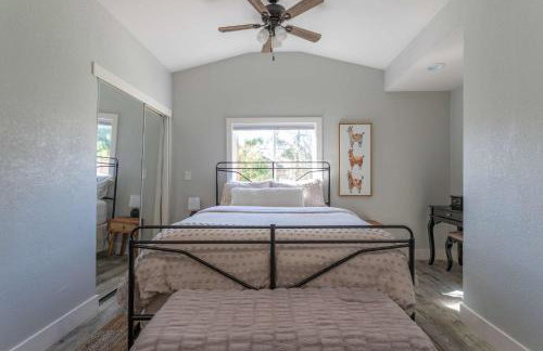 Relaxing 3BR Home with Vineyard View Rooftop Deck and Game Room - Foto 21