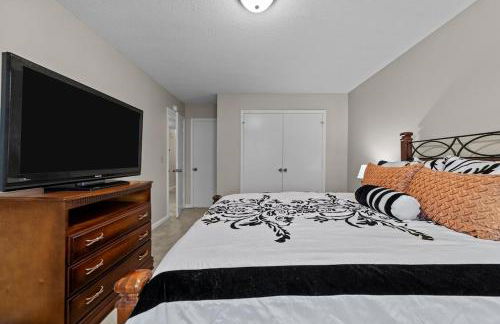 Quiet 2 Bedroom Condo In Greensboro - Photo 5