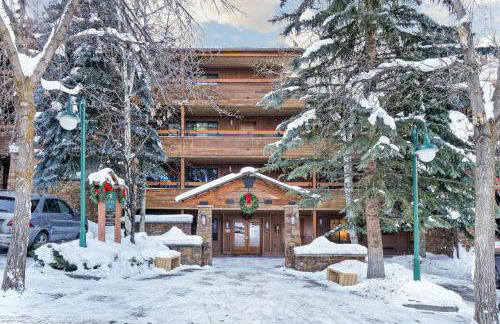 Updated 3BR, 3BA with Pool - Steps to Town - Foto 26