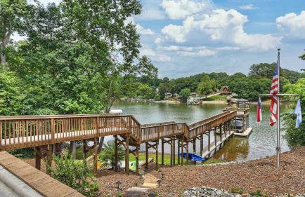 Lakefront w/ Private Dock + Hot Tub Pontoon Rental Butler Bliss by Avantstay - Foto 70