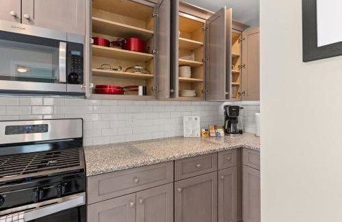 Steps to Beach Fully Renovated Sleeps 6 - Photo 10