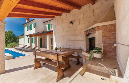 4 Bedroom Gorgeous Home In Pican - Photo 8