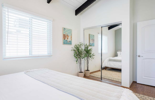 Surfrider II by Avantstay Walk to the Beach + Balcony - Photo 22