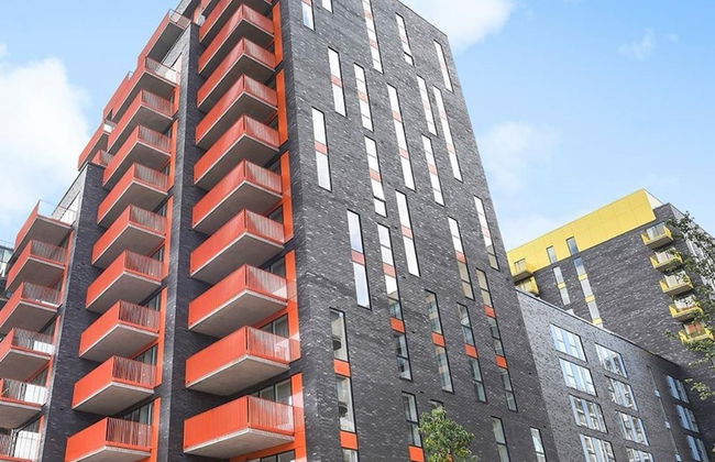 Millharbour Residences - Photo 2