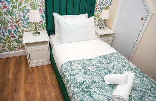 Large 4 Bedroom House Near Heathrow and M4 Free Parking - Foto 31