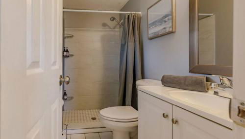 Spacious Backyard & Pool Retreat - 5 Mins to Beach - Foto 4