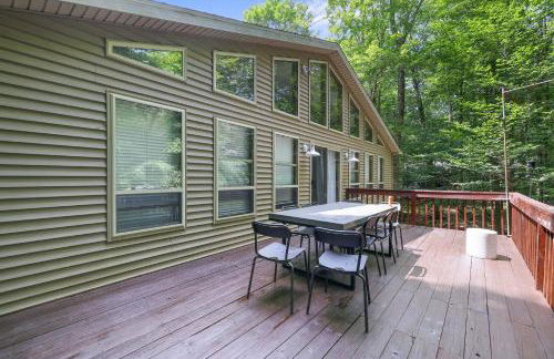 Serene Escape at Big Bass Lake & Pool Access - Foto 50