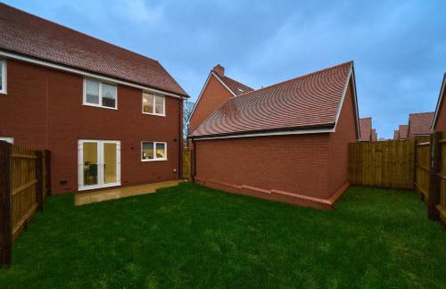 Modern 3-Bed Brand New House Aldershot Town - Foto 17