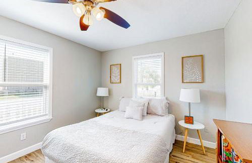 Out of the Blue - Photo 11