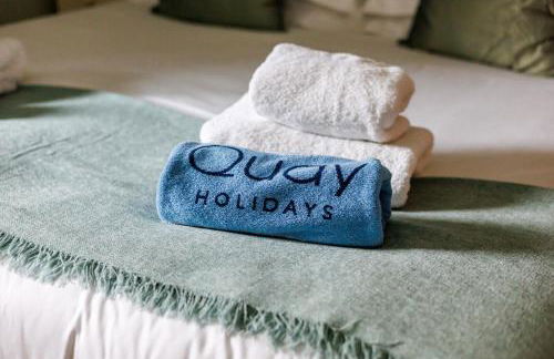 Dolphin Hideaway- Poole Quay Apartment with Parking - Photo 17