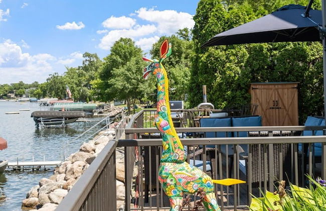 The Giraffe House - Photo 49