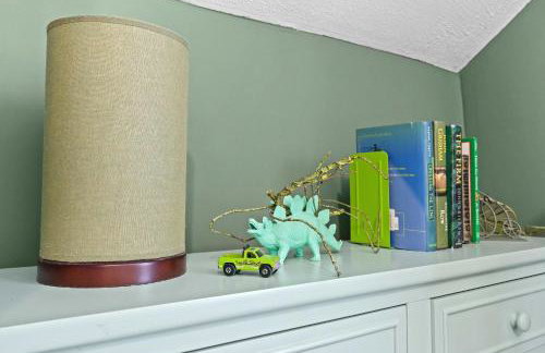 Cozy Downtown Stay w Private Backyard & Parking - Foto 41