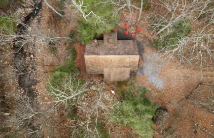 Loft Wood Stove Fire Pit Grill & Deck on Creek - Foto 6