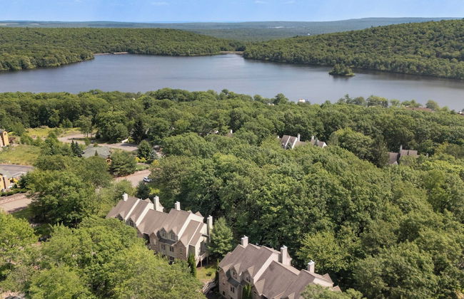 Highland Hideaway by Avantstay Group Poconos Retreat w/ Patio + Game Room - Foto 53