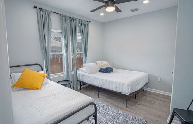 Delightfully Renovated 4 Br/2 BA Near DT Riverwalk - Foto 7