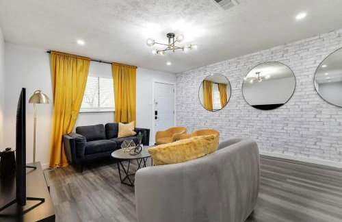 Upscale 3BR 2B Cozy Home with Pool & Grill - Foto 9