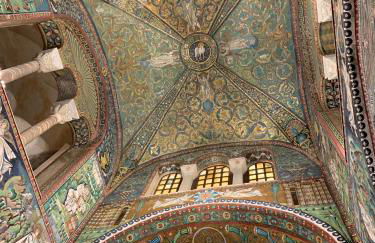 BELLAVISTA , Bright and Stylish Two Bedroom Apartment in the Historic Center - Photo 33