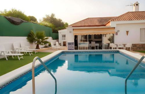Chalet de Lujo con Piscina Privada cerca de Sevilla - Photo 1
