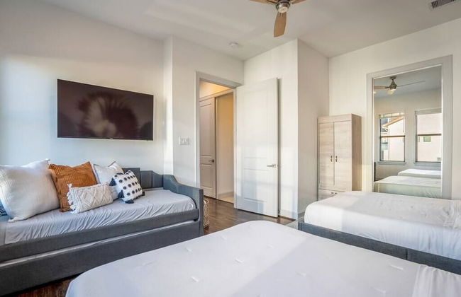 Urban Jungle Retreat in the HTX Skyline - Foto 15