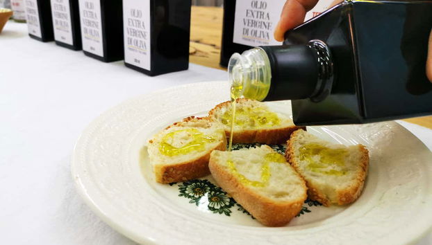 Realizaremos uma degustação de azeite de oliva extra virgem