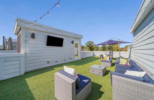 Modern 4-Story 3-BR Townhome with Rooftop Lounge - Foto 15