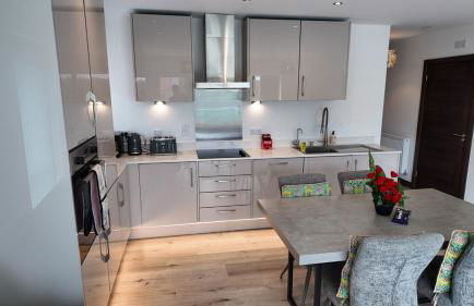 Stylish Essex Apartment, Balcony & Scenic Views - Foto 43