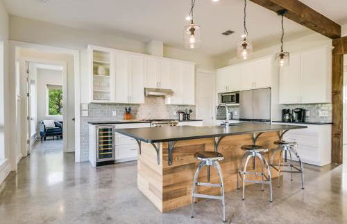 Large Luxury Blanco Riverfront Home with Pool - Foto 3