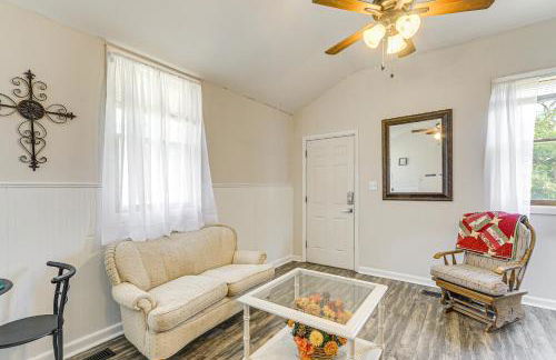 2 Mi to Main Street! Cozy Winfield Launchpad - Foto 2