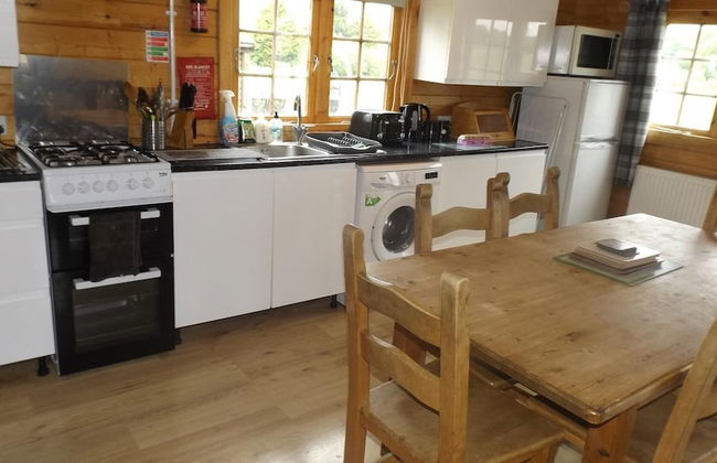 Spacious 3 Bedroom Cabin at Avonvale Holiday Lodge - Foto 5