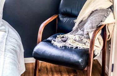 Wildland Loft Serene Mountain Retreat w Fireplace AC Fire Pit Hammock Outdoor Lounge Area Record Player Pets OK - Foto 14