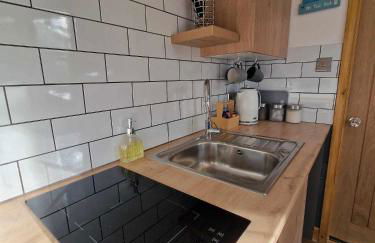 Beachside Bliss in Heart of Town - Foto 16